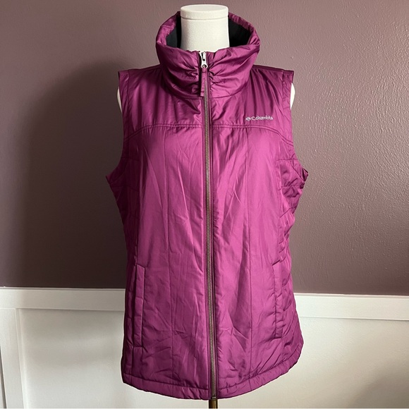 Columbia Jackets & Blazers - EUC Columbia Plum Puffer Vest
